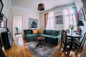 Crown Apartment