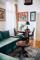 Crown Apartment