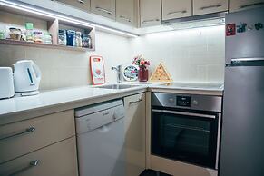 Crown Apartment