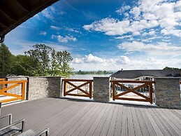 Molo Resort Hotel
