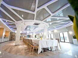 Molo Resort Hotel