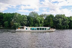 Schiff Grace