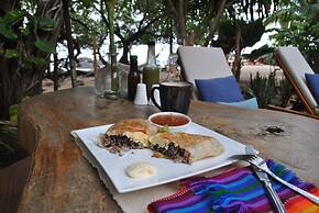 Sueno del Mar Beachfront Hotel