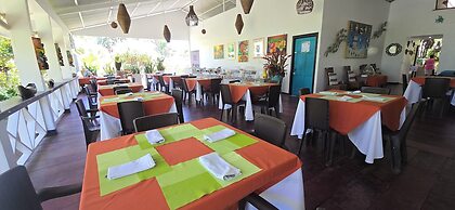 Hotel Tortuguero Beachfront