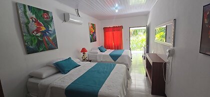 Hotel Tortuguero Beachfront
