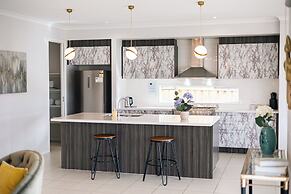 Luxury Waterfront Grand Villa in Melbourne