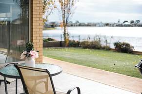 Luxury Waterfront Grand Villa in Melbourne