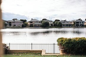 Luxury Waterfront Grand Villa in Melbourne