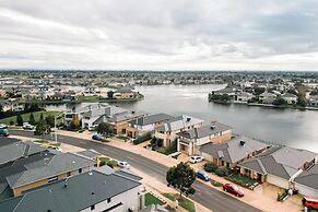 Luxury Waterfront Grand Villa in Melbourne
