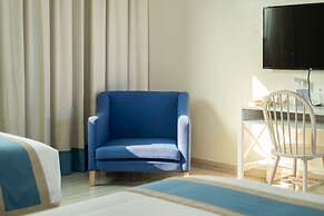 Hampton Suites