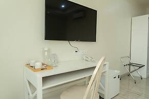 Hampton Suites