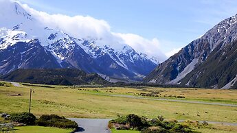 Mt Cook Lodge & Motels