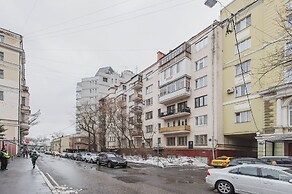 GM Apartment Staropimenovskiy 16