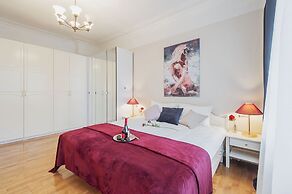 GM Apartment Staropimenovskiy 16