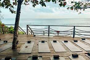Ulu Cliffhouse