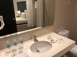 Piña Suites