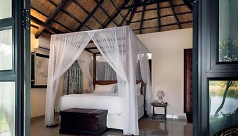 Masaumbezi River Lodge