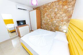 Santa Oliva Suites