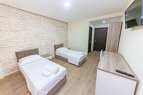 Esal Hotel
