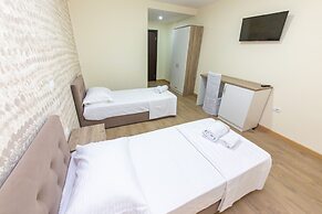 Esal Hotel