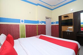 OYO 30100 Lucky Guest House