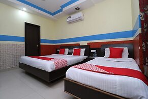 OYO 30100 Lucky Guest House