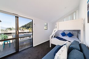 Central, modern city loft style home - CBD