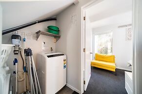 Central, modern city loft style home - CBD