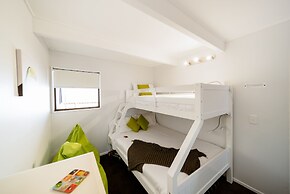 Central, modern city loft style home - CBD