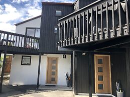 16 guests. Unique, central, mountain & lake views