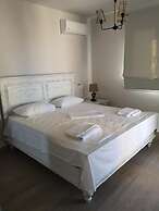 Ammos Luxury Suites