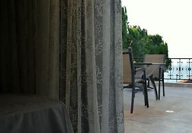 Ammos Luxury Suites