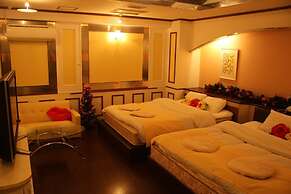 Hotel First Inn - Adults Only
