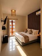 Ethnic Thematic Hotel