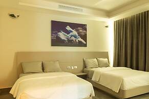 Solmare Apartments & Suites
