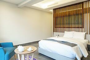 Solmare Apartments & Suites