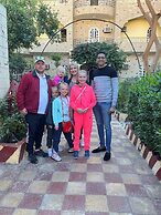 Elphardous Hotel