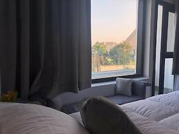 Elite Pyramids Inn