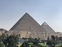 Elite Pyramids Inn