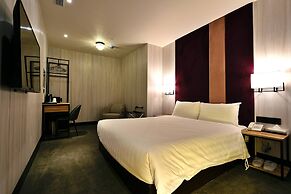 Mayer Inn