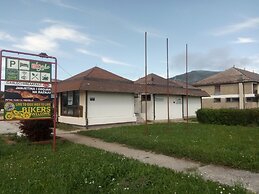 Motel Licki Krovovi
