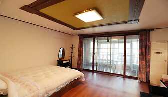 Gyeongju Raspberry Pension