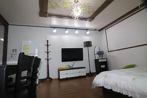 Gyeongju Raspberry Pension