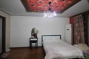 Gyeongju Raspberry Pension