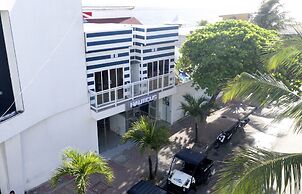 Nauticus Hotel