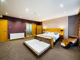 OYO Imperial Hotel