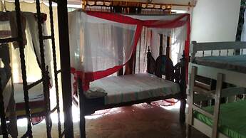 Travellers Paradise Diani - Hostel