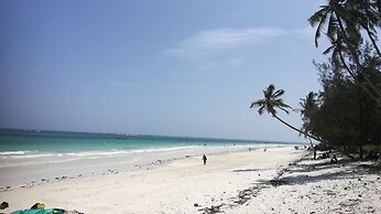 Travellers Paradise Diani - Hostel