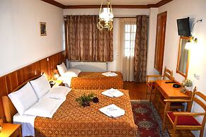 Hotel Adonis