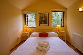 Persephone Cottage - Enhance Your Senses